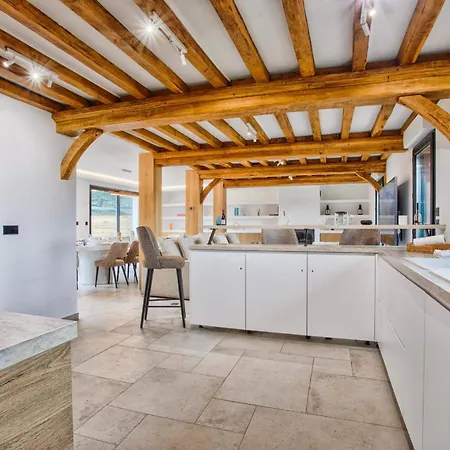La Charlie - 7 Bedrooms - *