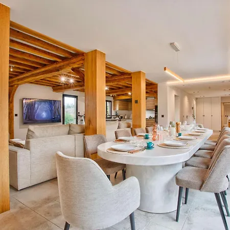 La Charlie - 7 Bedrooms -